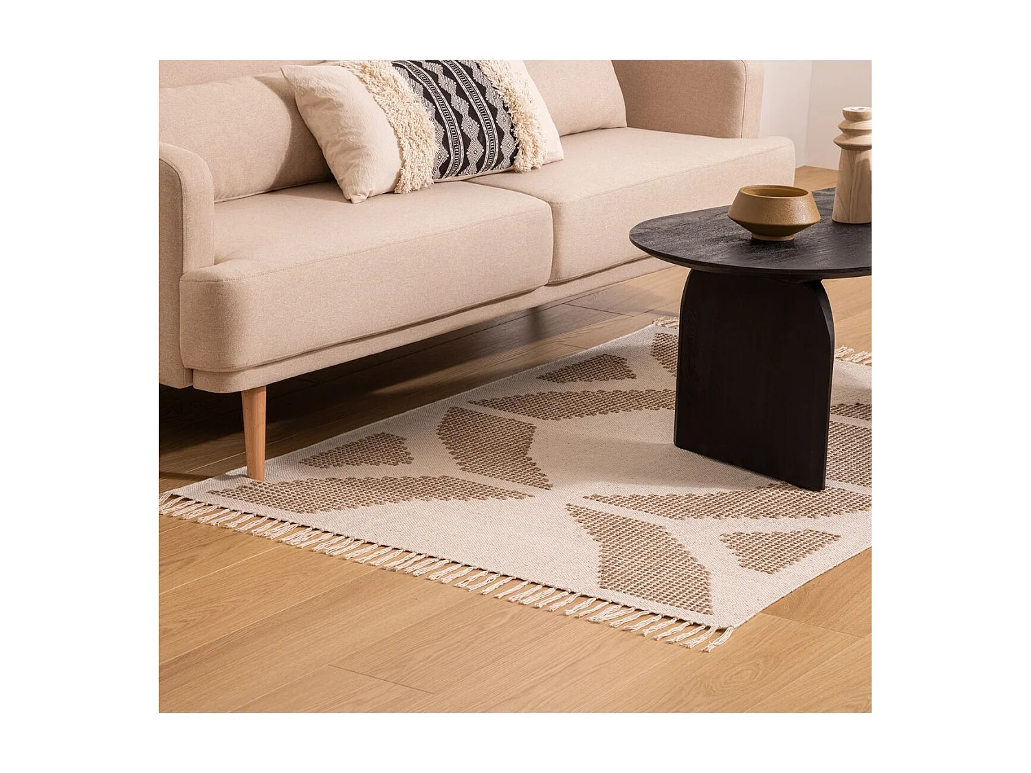 Tapis décoratif Blanc Ivoire et Beige lin motif en relief brodé 120 x 170 cm