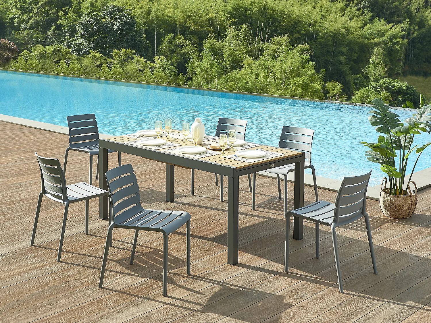 Set med 2 stapelbara trädgårdsstolar i polypropylen - Antracit - PANDJI från MYLIA