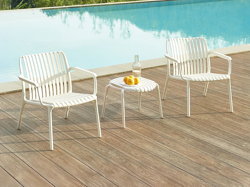 Salon de jardin en polypropylère : 2 fauteuils bas empilables et une table basse - Beige - SESEH de MYLIA