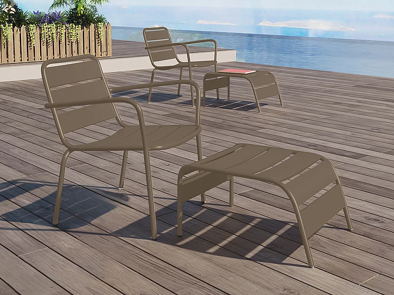 Cadeirão baixo de jardim empilhável + apoio para os pés em metal taupe - MIRMANDE de MYLIA