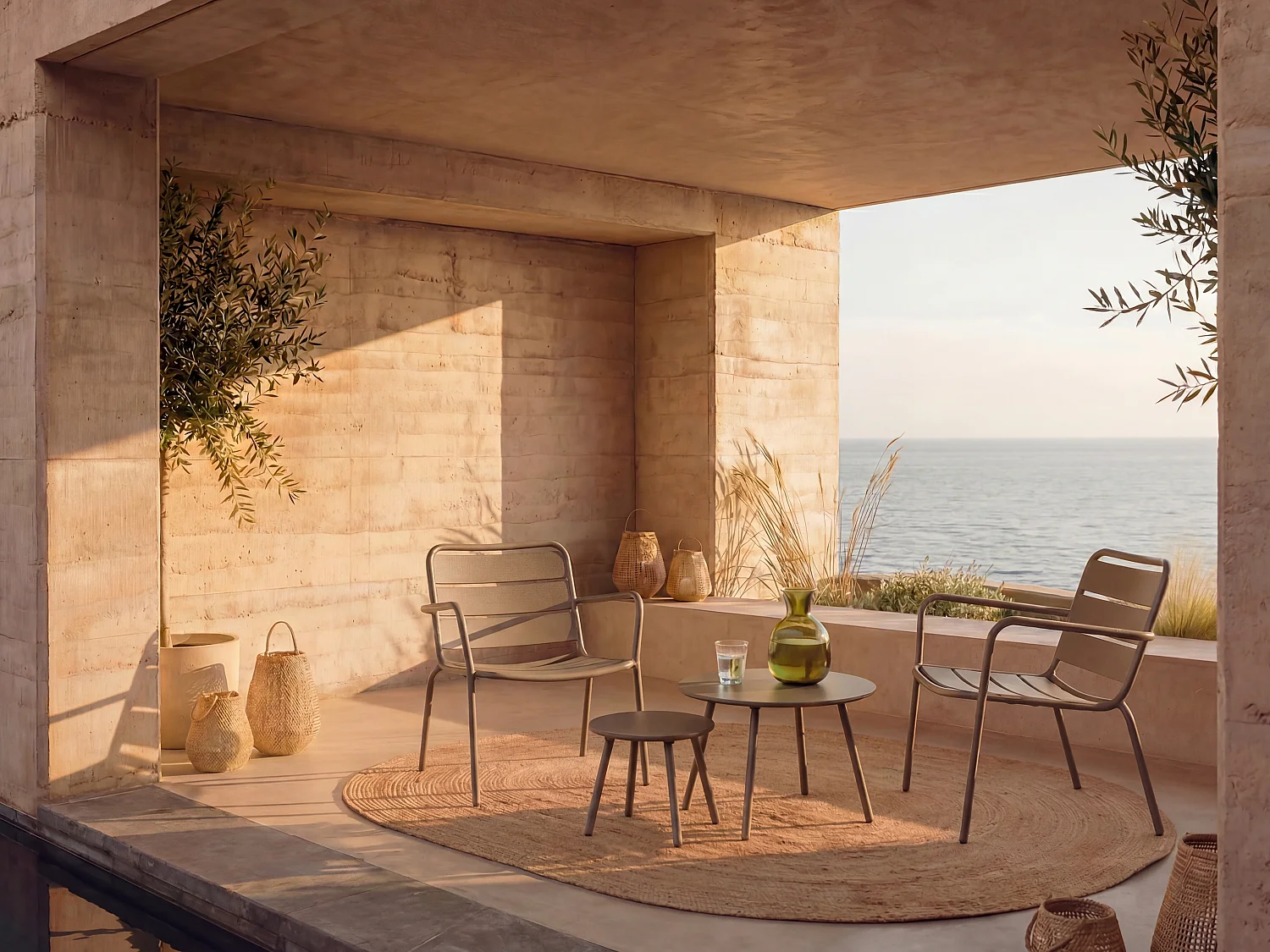 Conjunto de sala de jardim em metal, 2 cadeirões baixos empilháveis e mesas de encaixar taupe - MIRMANDE de MYLIA