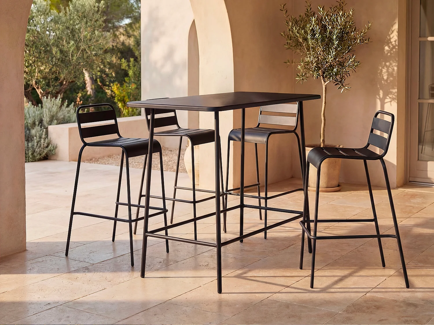 Hoge tuineethoek van metaal: een tafel L120 cm en 4 stoelen - Zwart - MIRMANDE van MYLIA