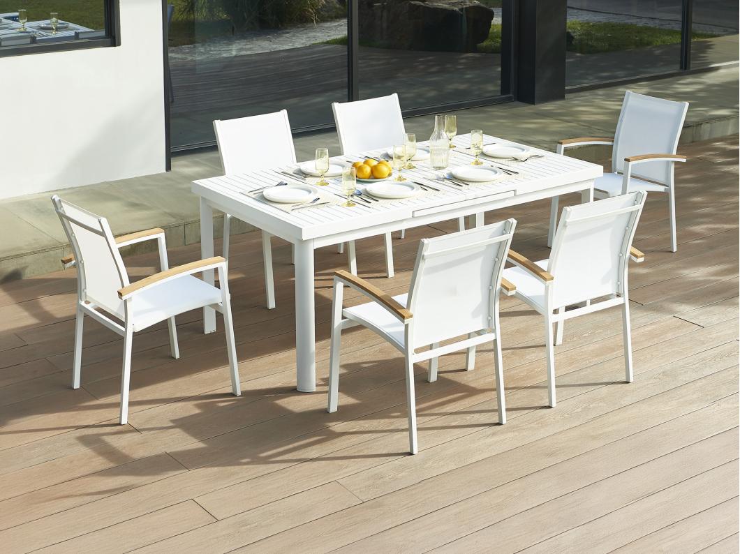 Garten-Essgruppe: Tisch ausziehbar 180/240 cm + 6 stapelbare Sessel mit Armlehnen aus Akazienholz - Aluminium - Weiß - NAURU von MYLIA