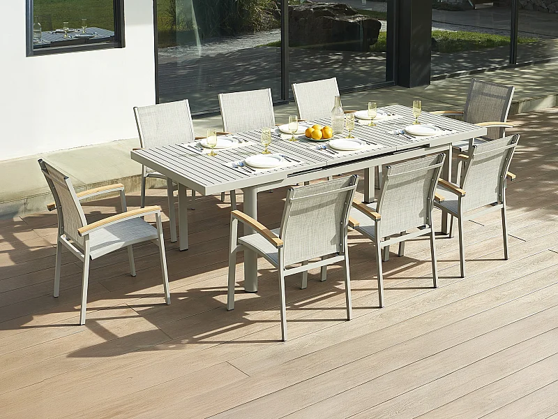 Salle à manger de jardin en aluminium : une table extensible L.180/240cm et 8 fauteuils empilables avec accoudoirs acacia - Taupe - NAURU de MYLIA