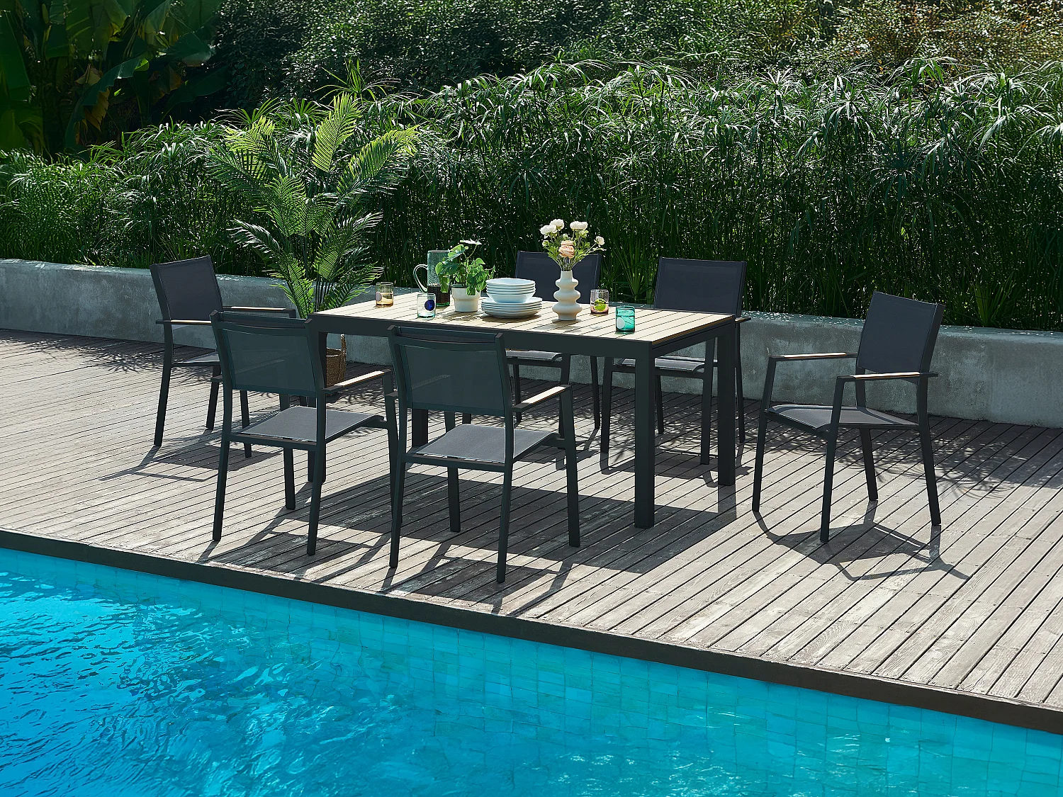 Garten-Essgruppe: Tisch ausziehbar 170/230 cm + 6 stapelbare Sessel - Aluminium & Polywood - Holzfarben hell & Anthrazit - MACILA von MYLIA