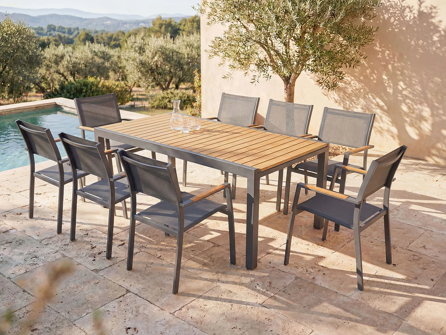 Salle à manger de jardin en aluminium et polywood : une table extensible L.170/230 cm et 8 fauteuils empilables - Naturel clair et anthracite - MACILA de MYLIA