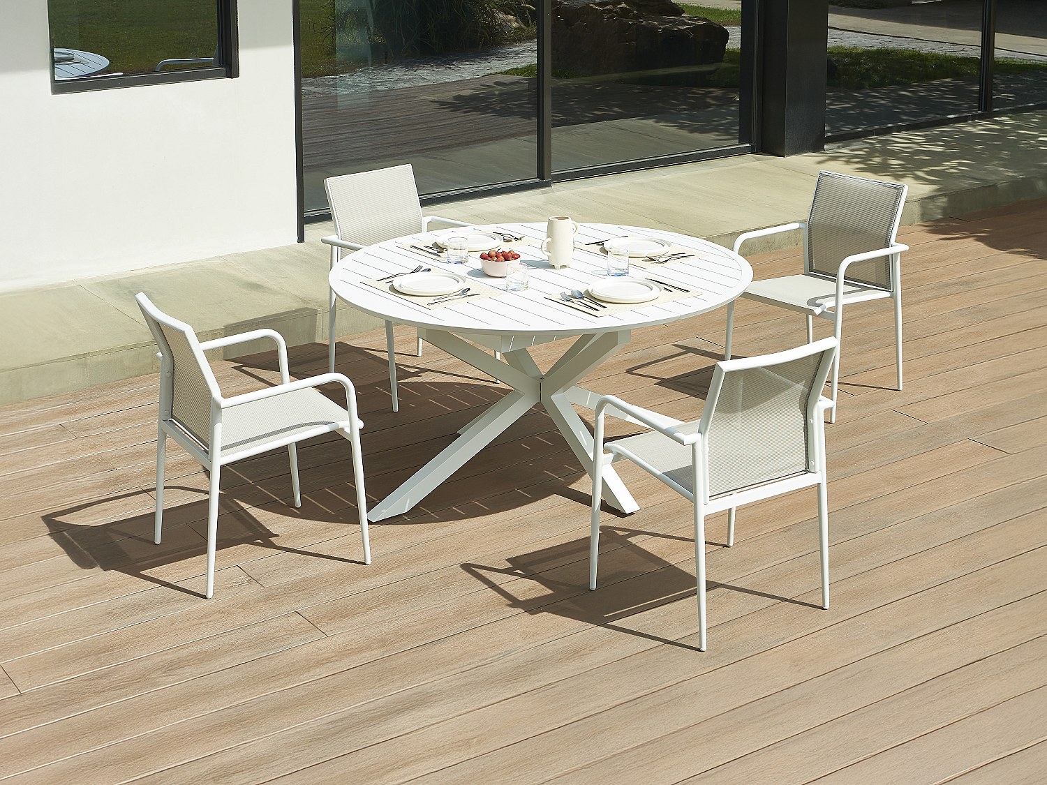 Vente-unique Garten-Essgruppe, Tisch Ausziehbar 150/200 Cm + 4 Stapelbare Sessel - Aluminium - Hellgrau & Weiß - Yoha Von Mylia