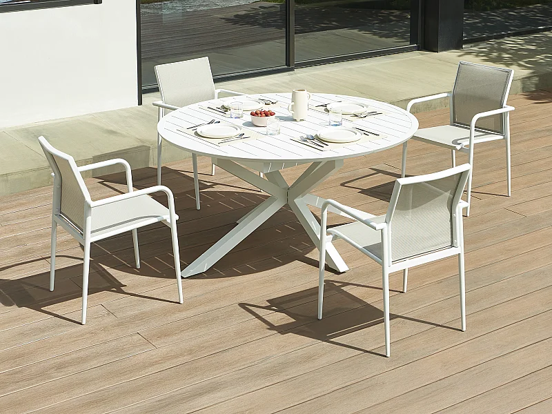 Salle à manger de jardin en aluminium : une table extensible L.150/200 cm et 4 fauteuils empilables - Gris clair et blanc - YOHA de MYLIA