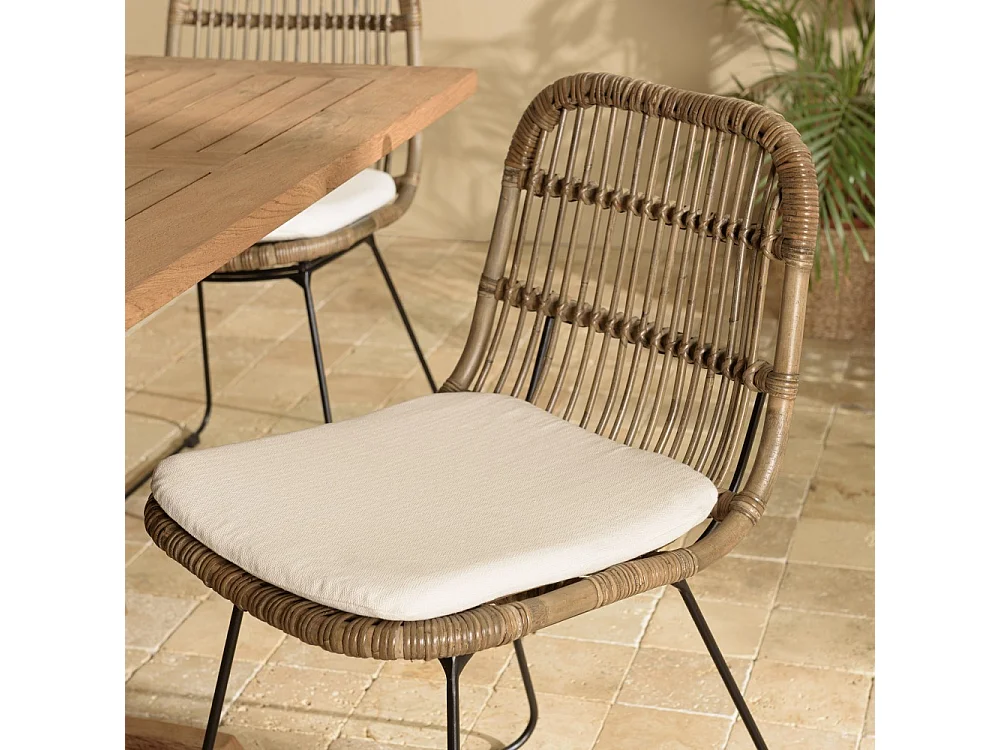 KALLY - Lot de 2 chaises en rotin grisé coussin blanc pieds métal noir