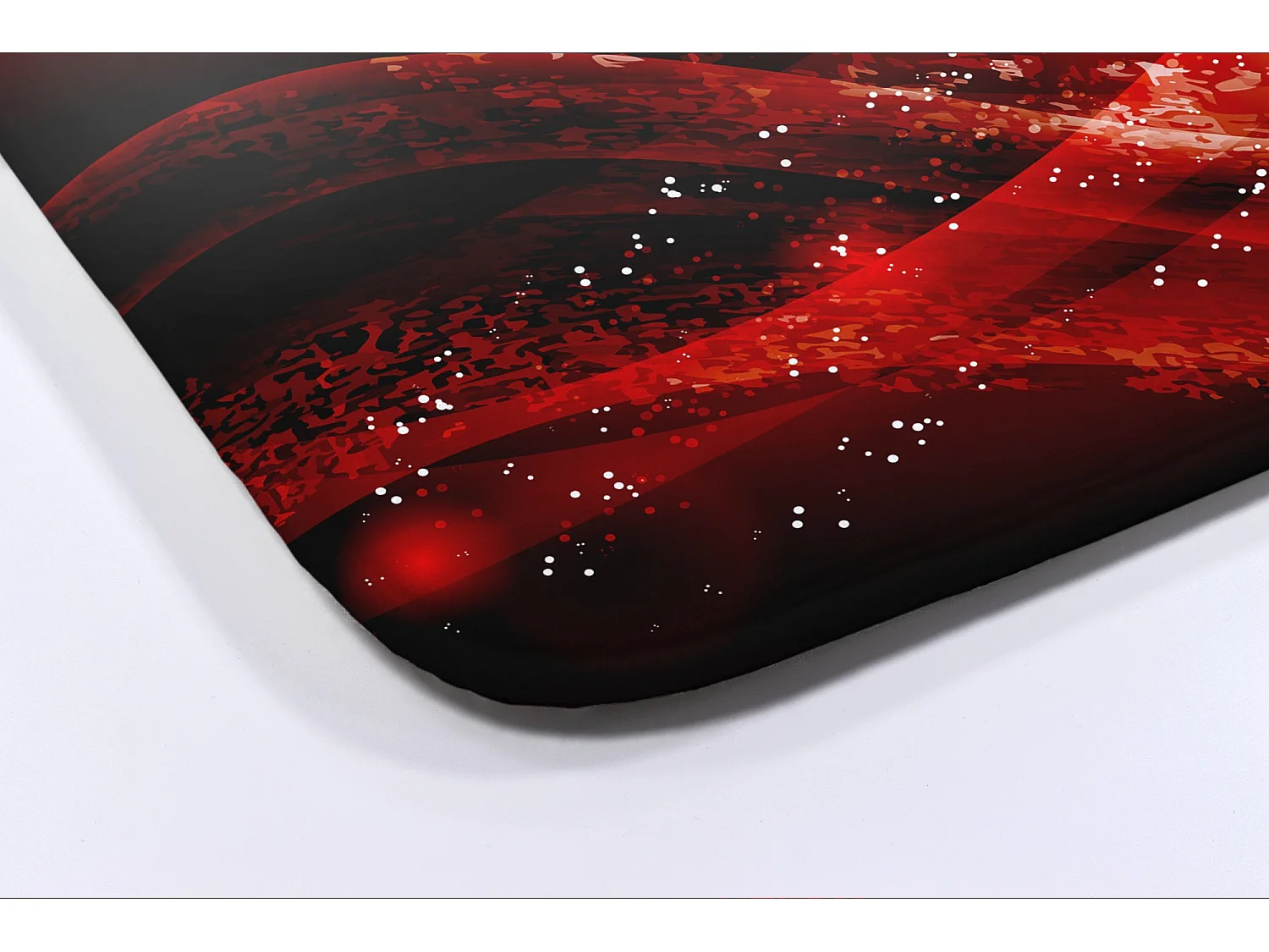 Weicher Badezimmerteppich 75 x 45 cm – Rutschfester Badezimmerteppich mit kräftiger roter Abstraktion