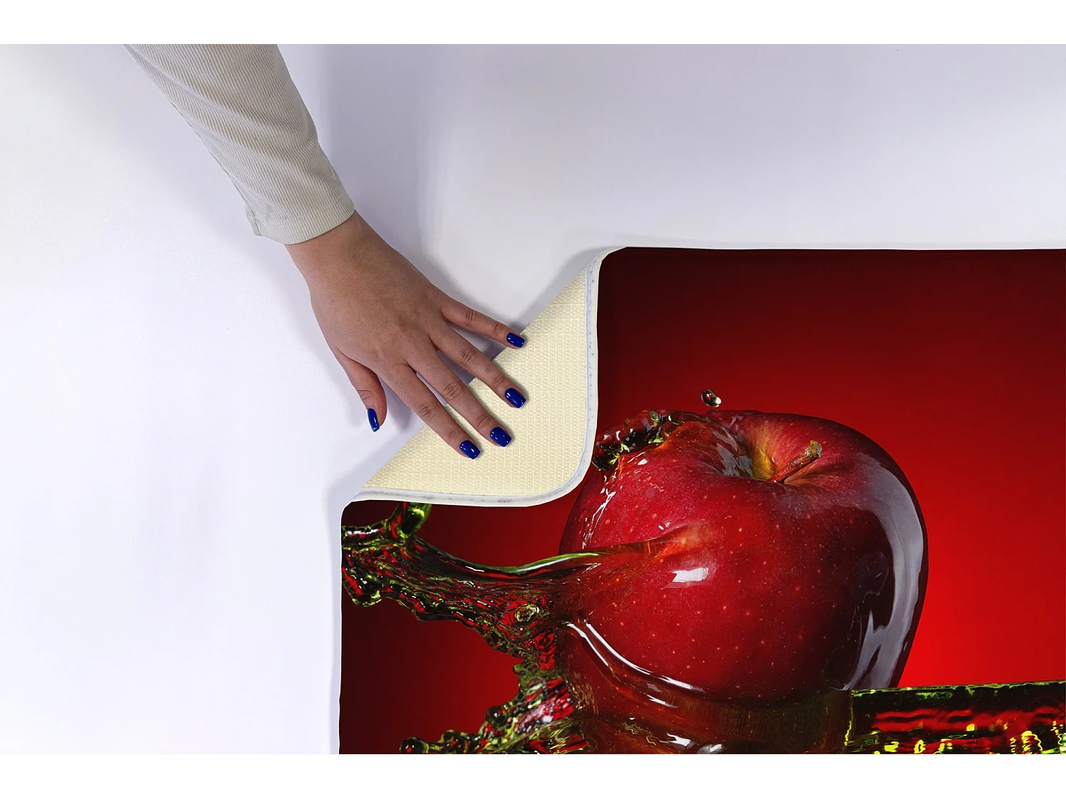Badezimmermatte 90 x 60 cm – rutschfeste Badezimmermatte Juicy Red Apple