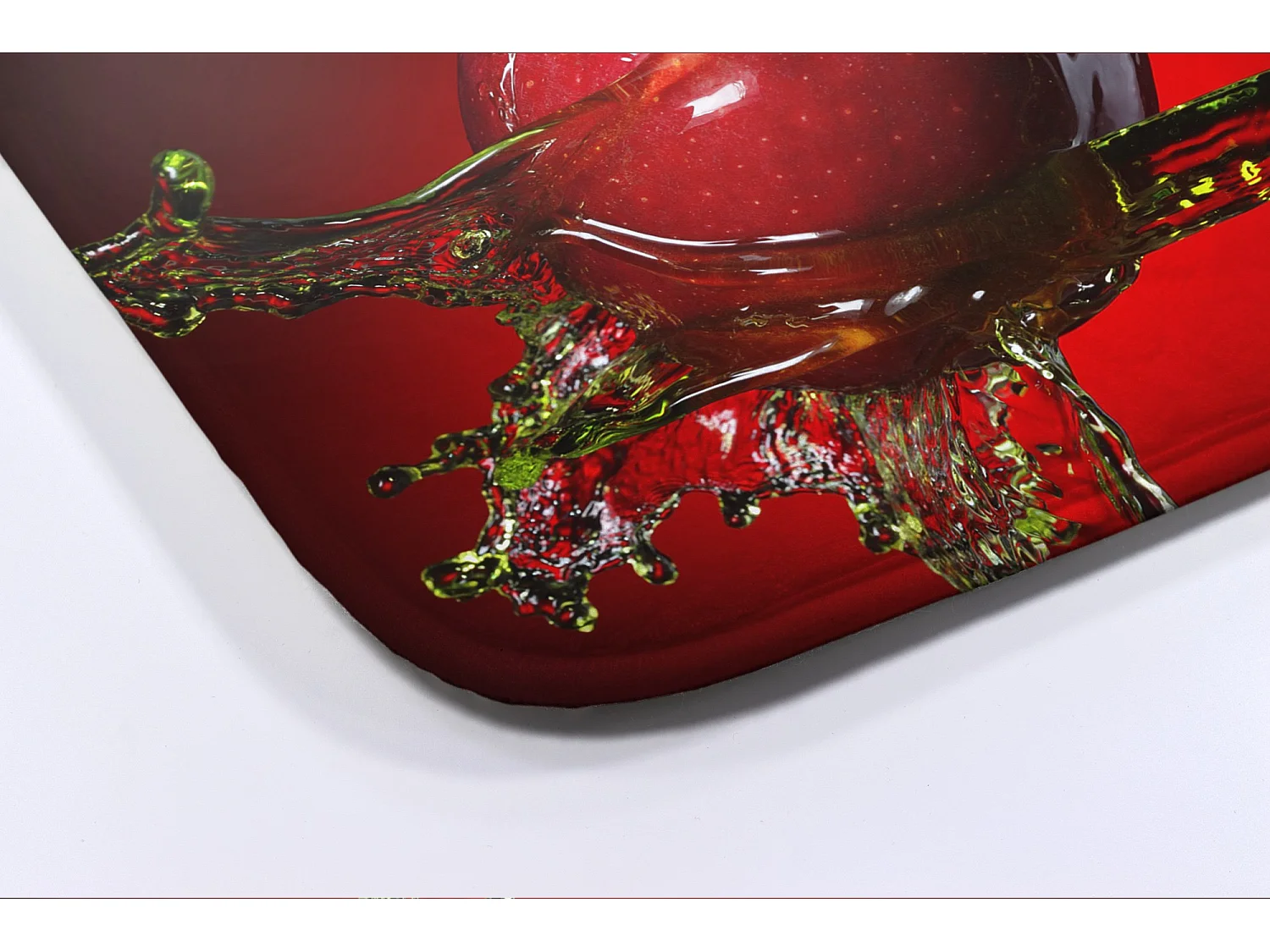 Badezimmermatte 90 x 60 cm – rutschfeste Badezimmermatte Juicy Red Apple