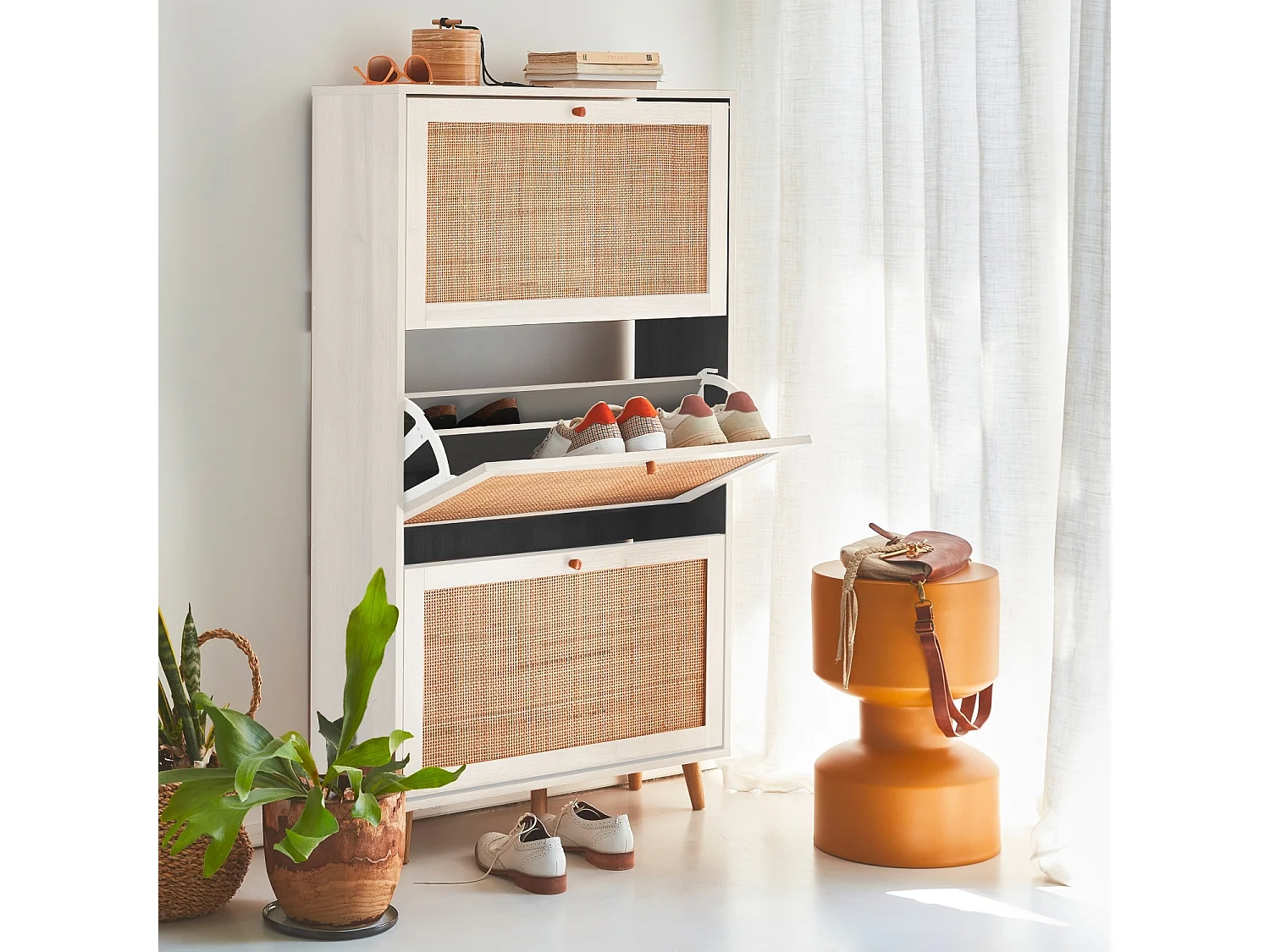 Mueble zapatero de caña blanco roto