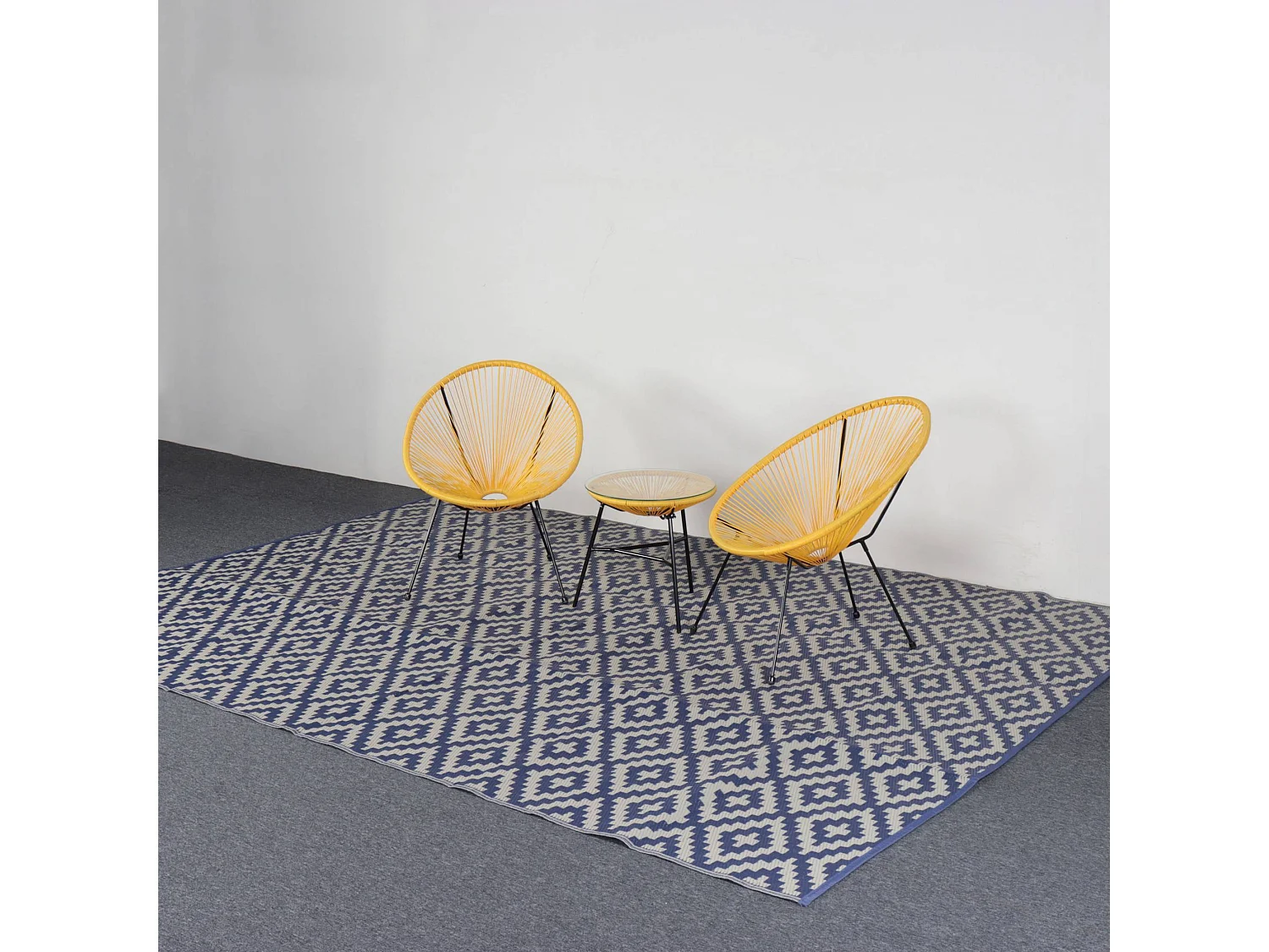 Tapis d’extérieur 270x360cm STOCKHOLM - Rectangulaire. motif losanges bleu / beige. jacquard. réversible. indoor / outdoor.