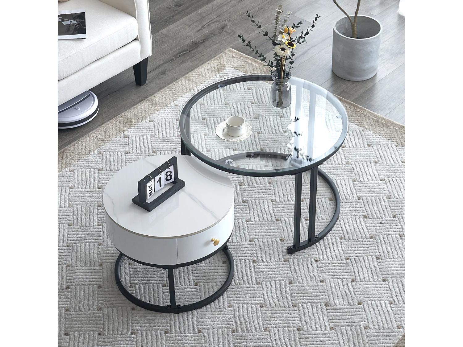 Set van 2 in elkaar passende salontafels - ronde tafel, zwart frame, glazen blad en wit gemarmerd leisteen met 1 lade - ø70x45,5+ø50x40cm