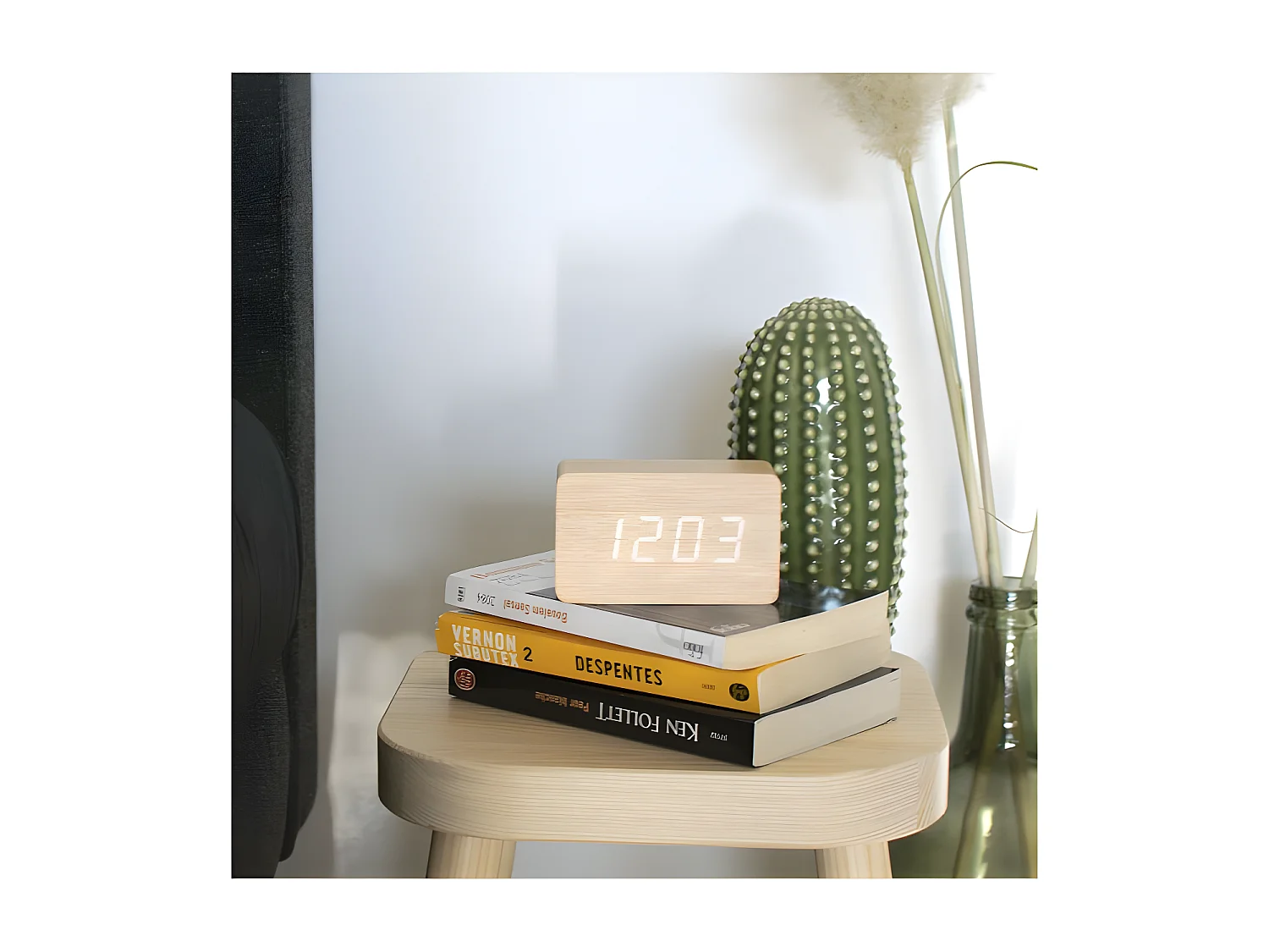 Réveil digital aspect bois