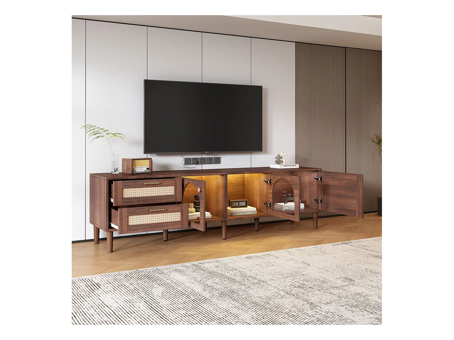 Meuble TV 180 cm pour téléviseur 80" avec 2 tiroirs en rotin, 2 portes vitrées cintrées et 1 porte en rotin, éclairage LED, marron