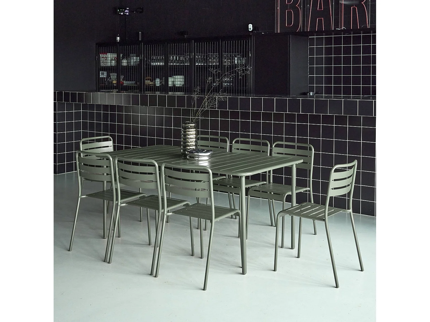 Set tavolo da giardino in acciaio con 8 sedie, 160cm, verde kaki