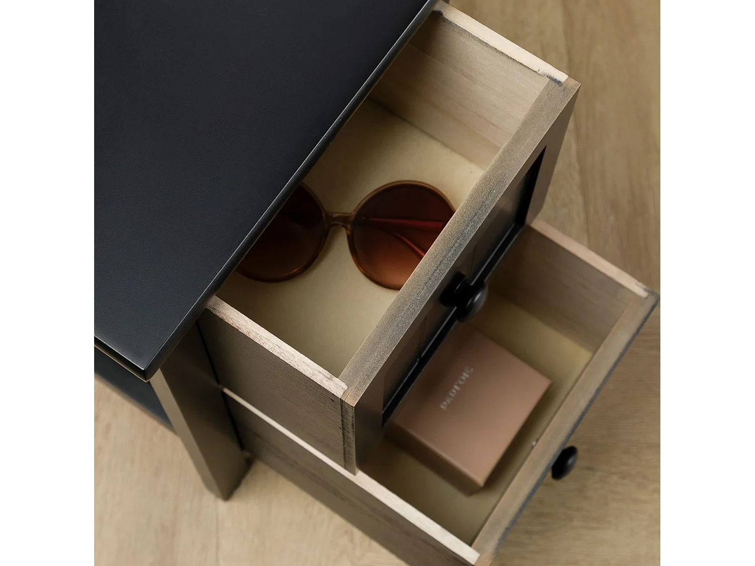 Table de chevet TREYA table de nuit en bois avec 2 tiroirs, meuble style rustique pour la chambre lasuré noir