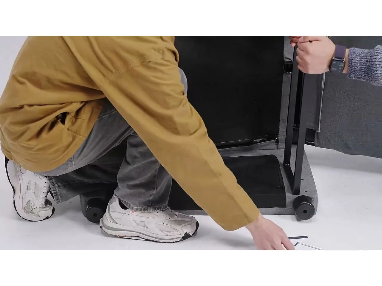 Sillón reclinable de tela gris oscuro