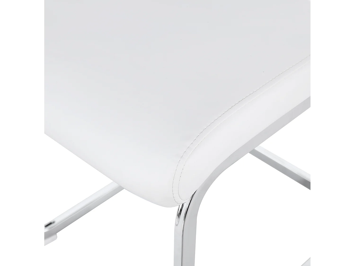 Lot de 4 chaise de piétement luge, structure en métal chromé, charge max 150 kg, tissu en cuir artificiel PU, 41x41x90cm, blanc