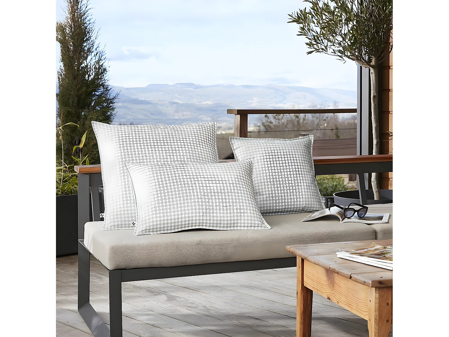 ABELIA - Coussin 45x45 Déhoussable Tissu Déperlant Motif Vichy