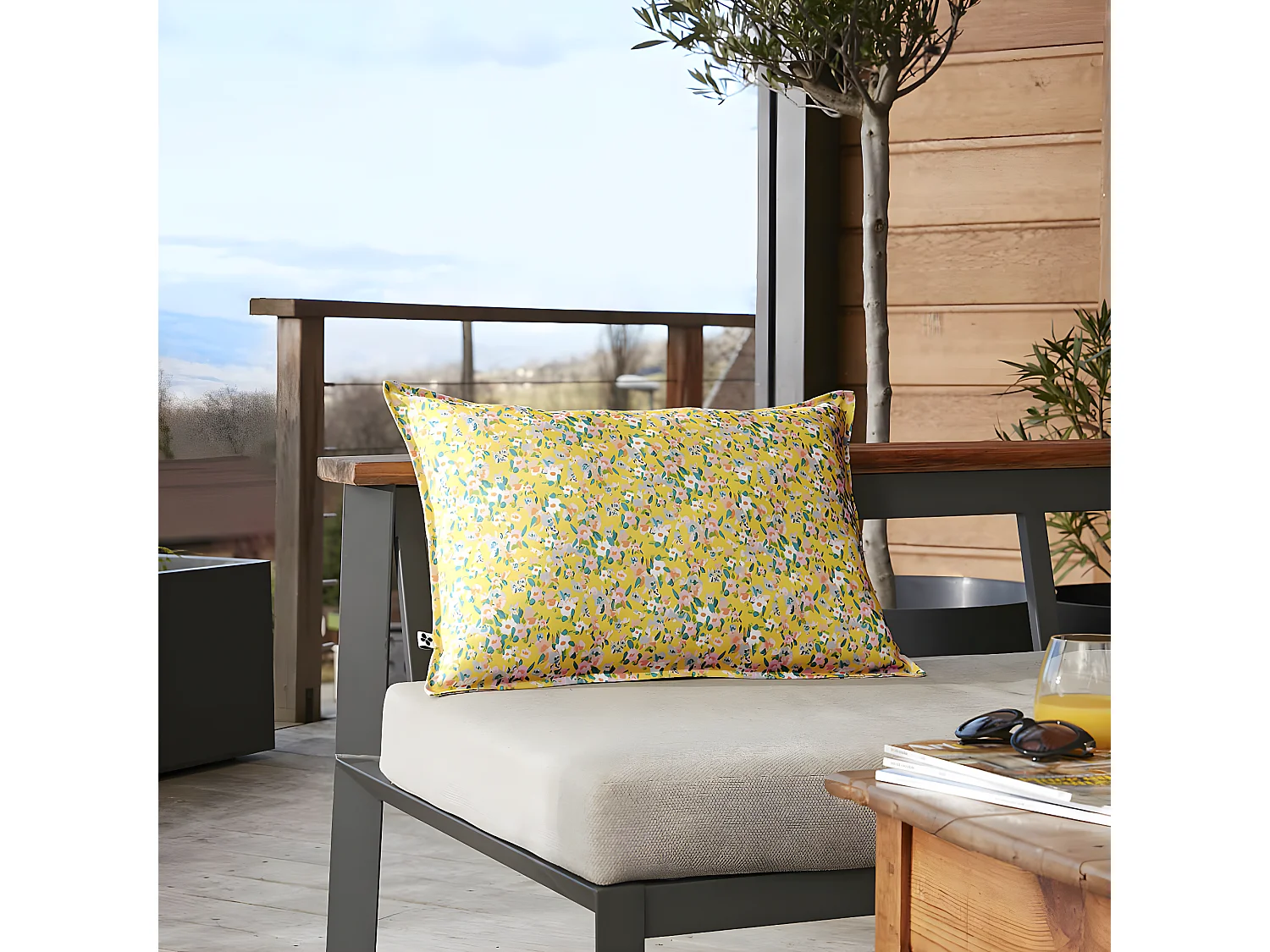 AZALÉE - Coussin 45x60 Déhoussable Tissu Déperlant Motif Fleuri