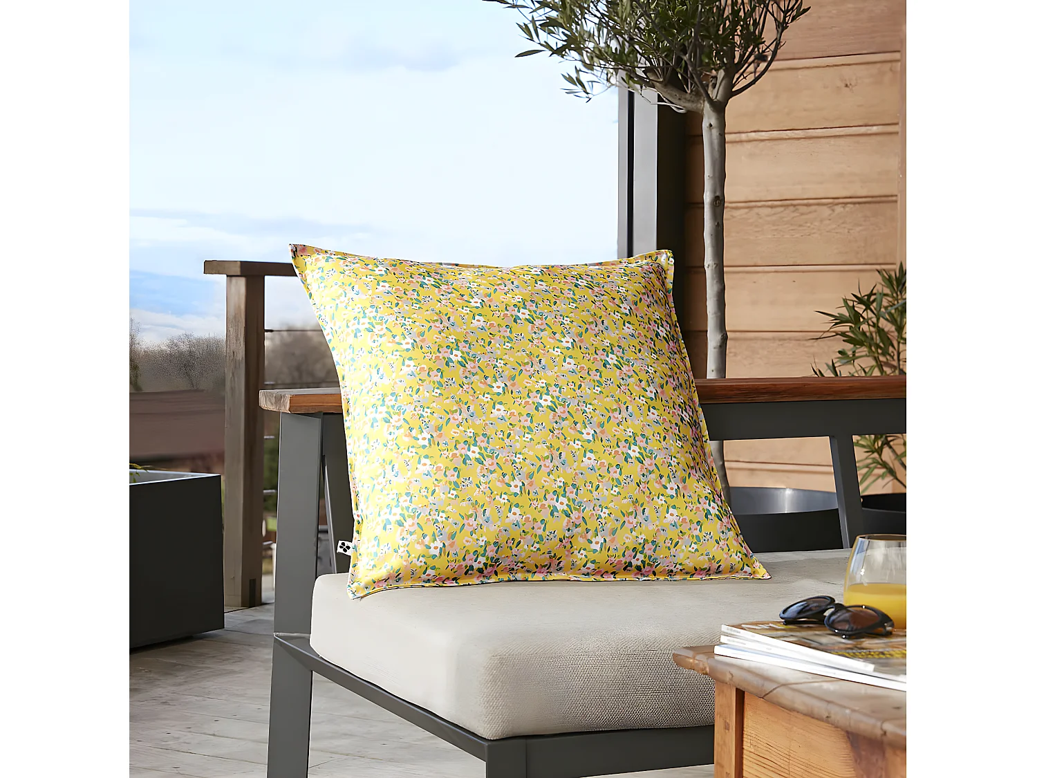 AZALÉE - Coussin 60x60 Déhoussable Tissu Déperlant Motif Fleuri