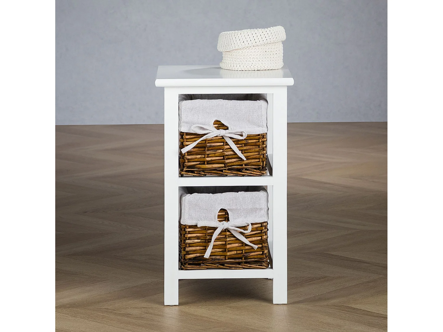 Table de chevet NOKOMIS table de nuit en bois avec 2 paniers en osier et insert en tissu blanc, meuble pour chambre lasuré blanc
