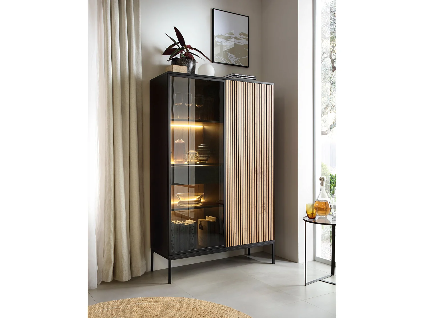 Vitrine - 2-türig mit Schublade und LED - Schwarz / Wotan Eiche - TOSENA