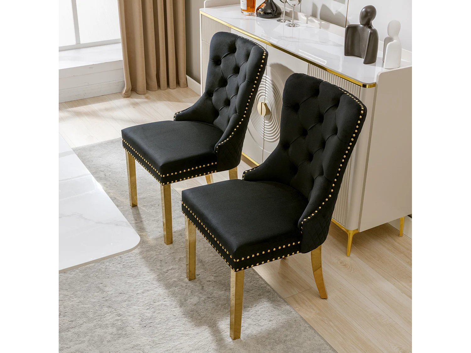 Set van 2 eetkamerstoelen, gestoffeerde Haise met spijkerkopafwerking, gouden roestvrijstalen steunpoten, fluwelen bekleding, 45x50,5x95cm, zwart