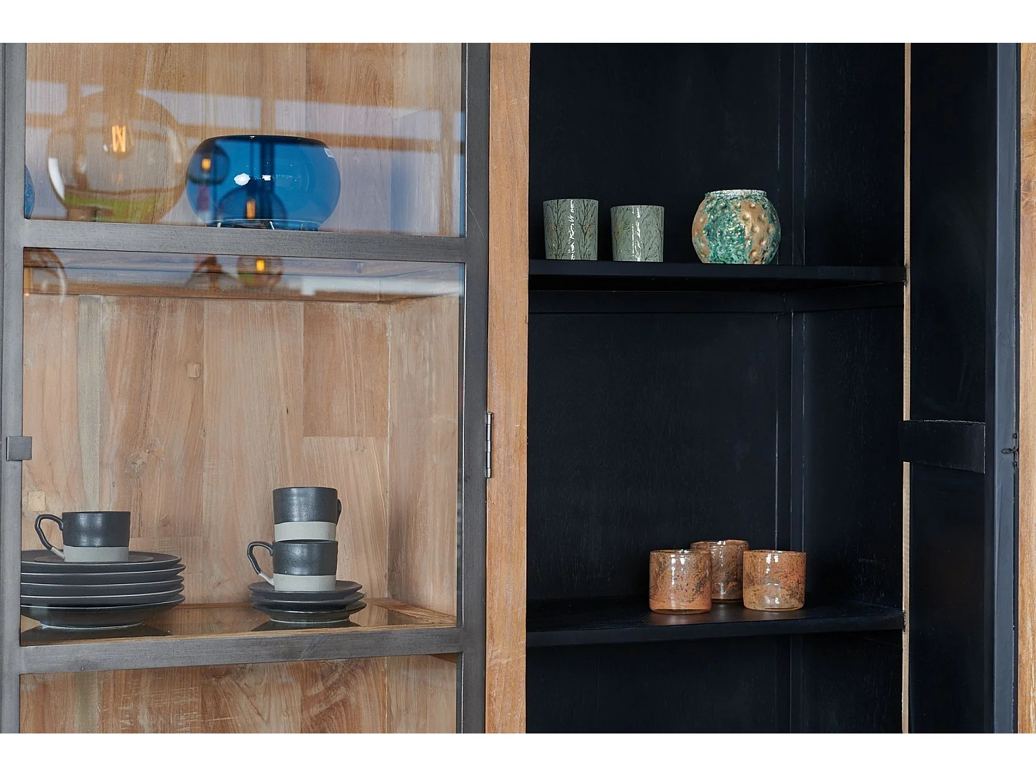 Buffet vaisselier en bois recyclé 3 portes 4 tiroirs éclairage LED - LINAS