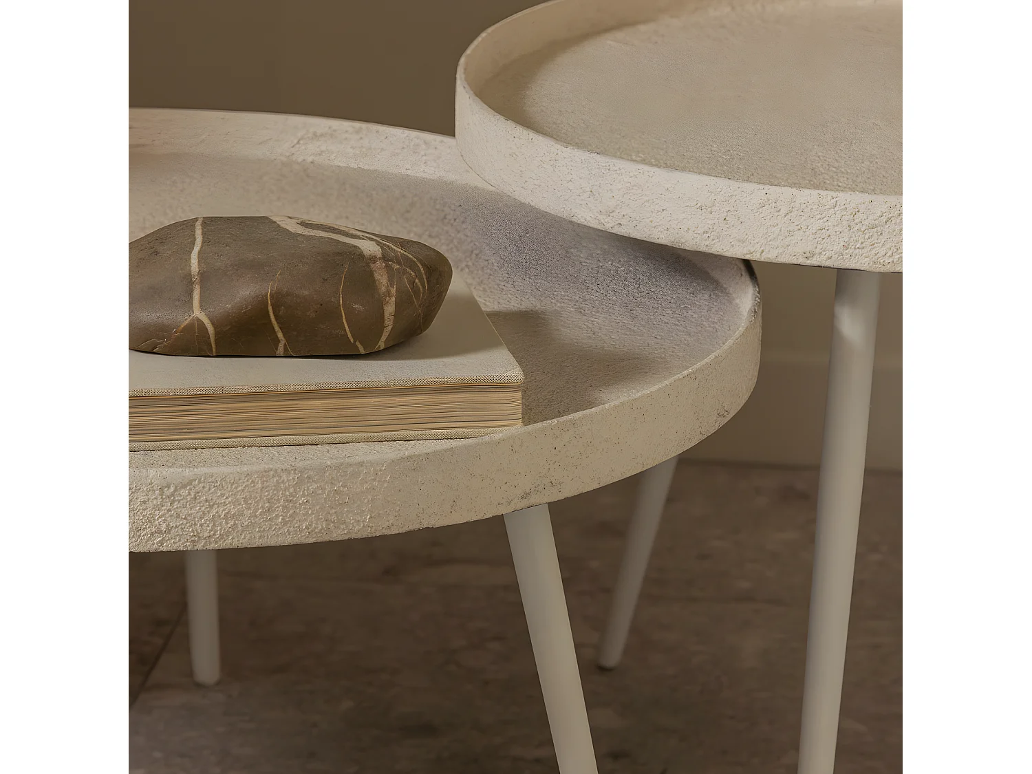 Bounds - Table basse ronde en métal ø76cm - Beige