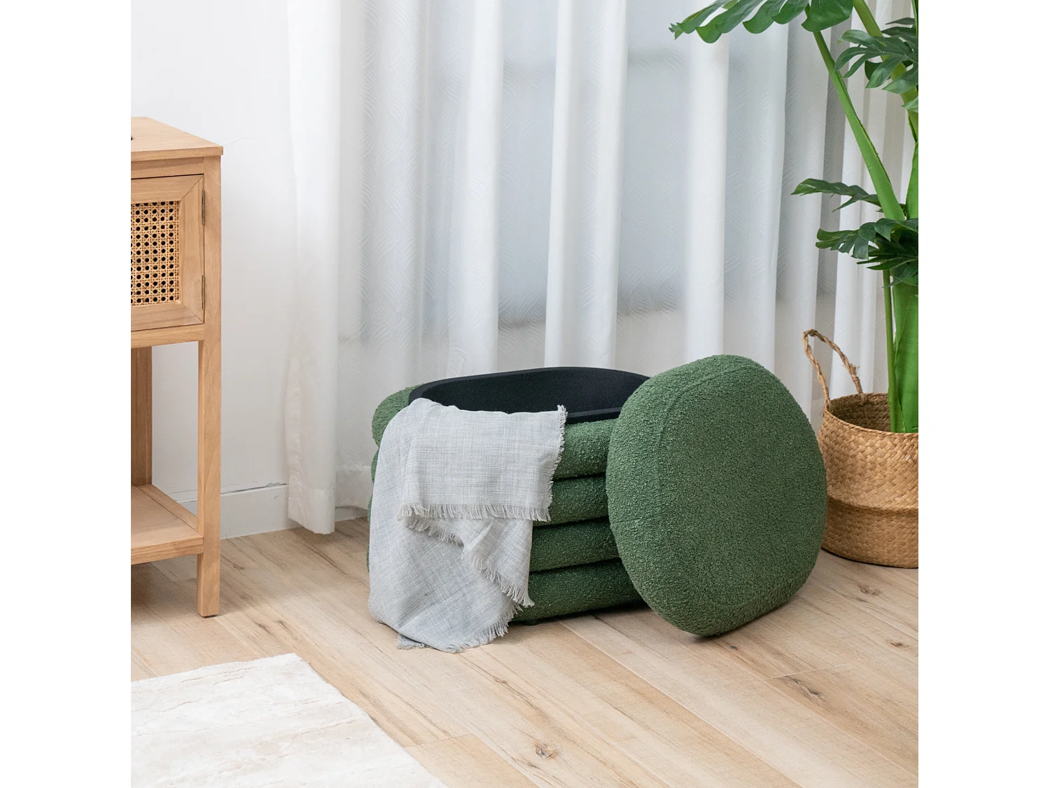 Pouf avec espace de rangement et revêtement en boucle