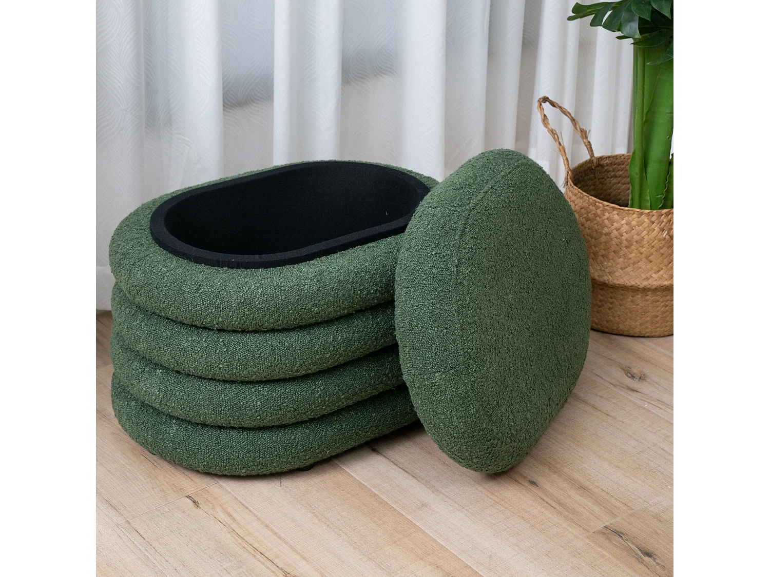 Pouf avec espace de rangement et revêtement en boucle