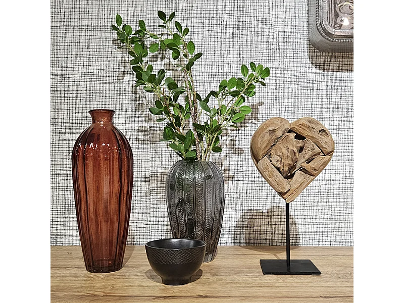 Sculpture H. 28 cm cœur en bois de teck et socle métal noir - JUDITH 2