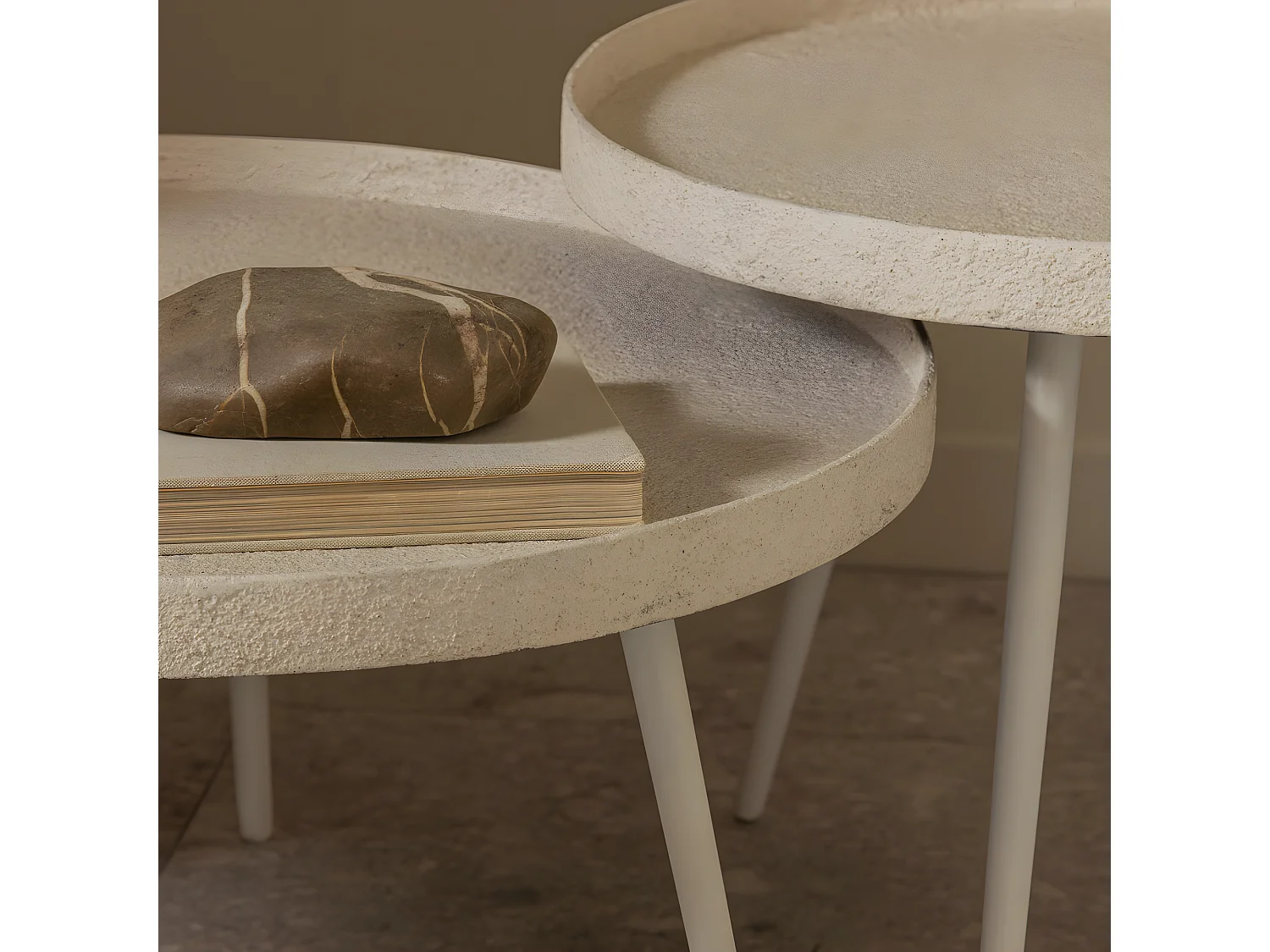 Bounds - Table basse ronde en métal ø58cm - Beige