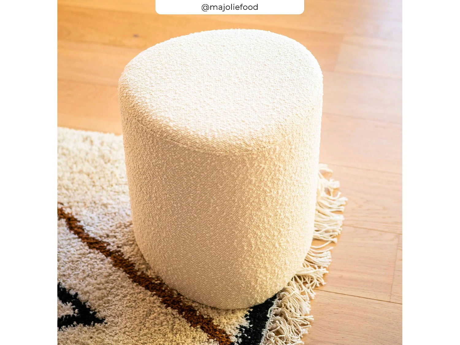 Pouf en tissu bouclé beige - Emmy
