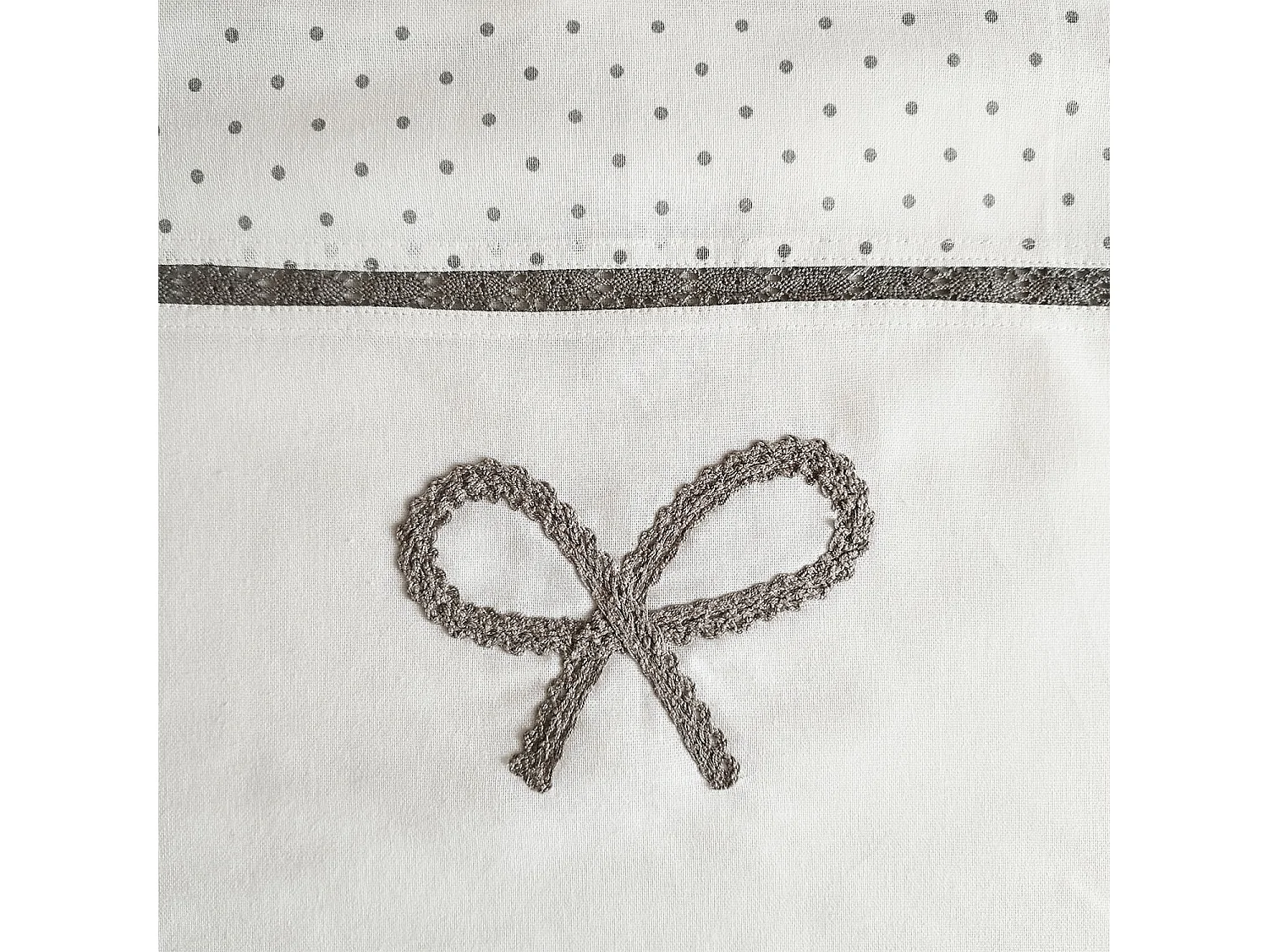 Coussin en coton brodé 40x40 cm EMILIE blanc, par Soleil d'ocre