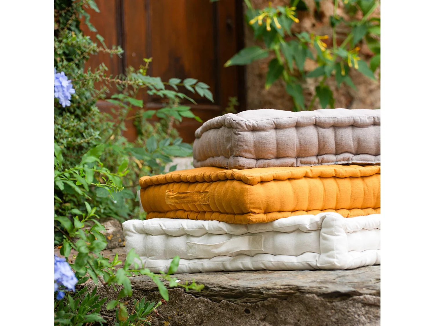 Coussin tapissier en coton 50x50x10 cm PANAMA blanc, par Soleil d'Ocre