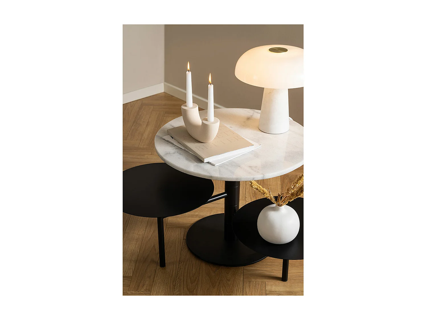 Lahti Couchtisch Marmor weiß schwarz.