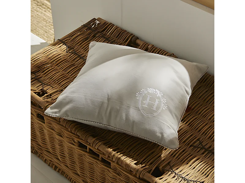 Geborduurd kussen met vulling, 100% katoenkwaliteit. M/HomeLino.04 40x40cm