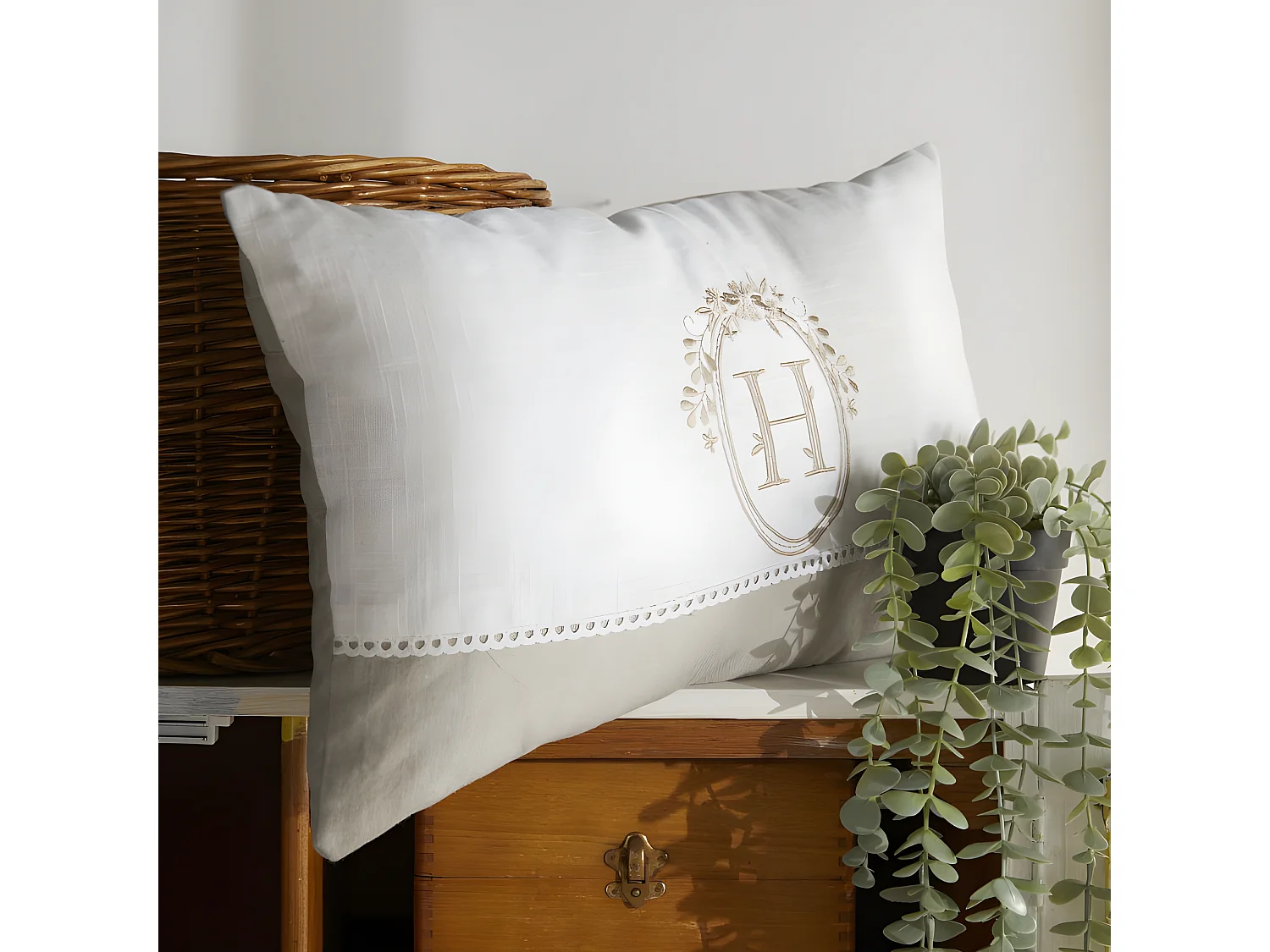 Geborduurd kussen met vulling, 100% katoenkwaliteit. M/HomeLino.07 30x50cm