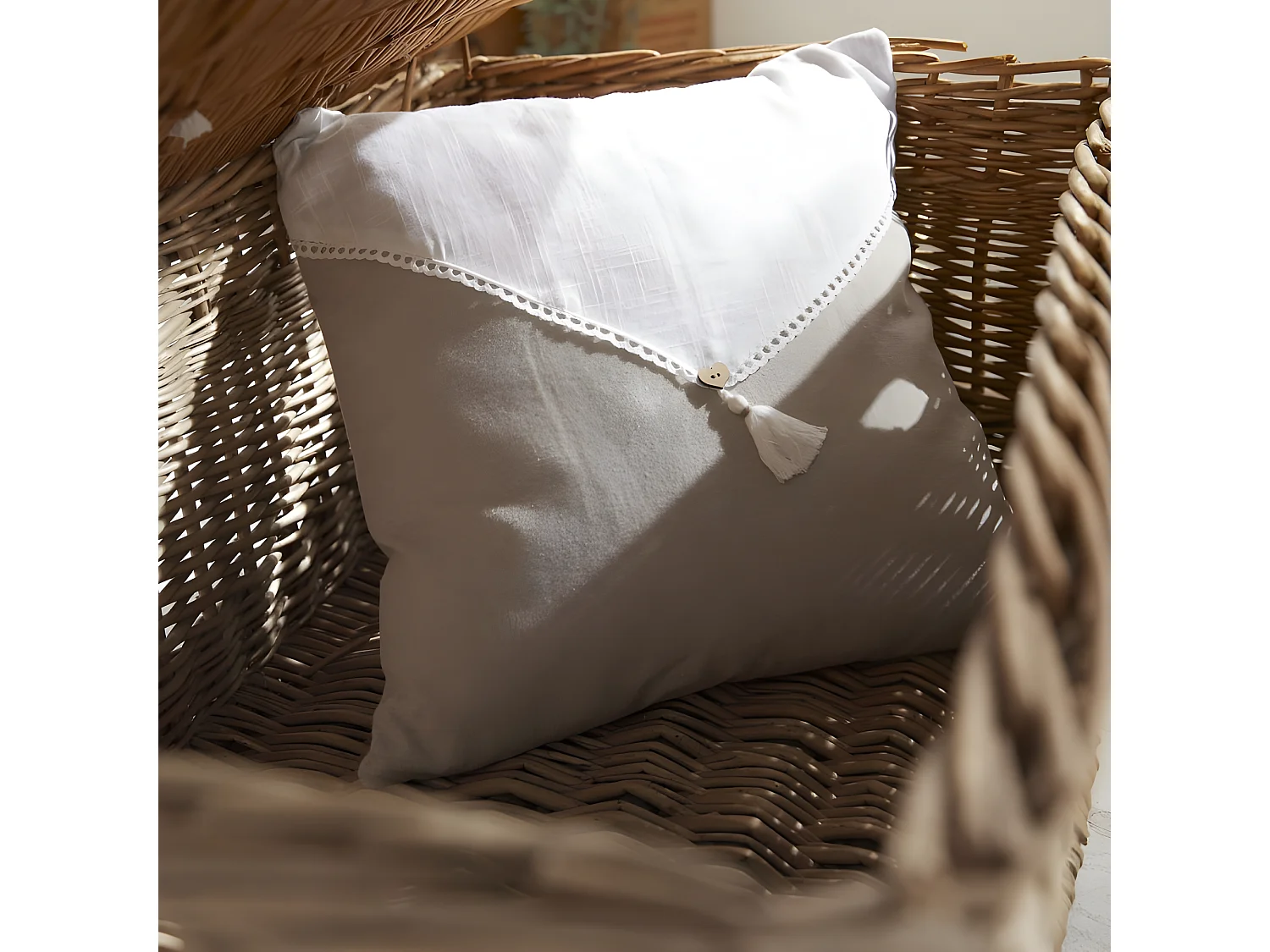 Coussin avec appliques, remplissage inclus, 100% coton. M/HomeLinen.10 40x40cm