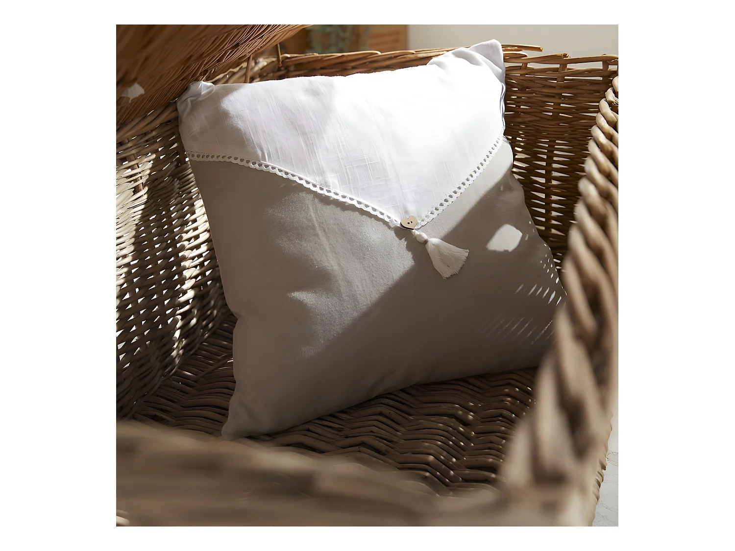 Coussin avec appliques, remplissage inclus, 100% coton. M/HomeLinen.10 40x40cm