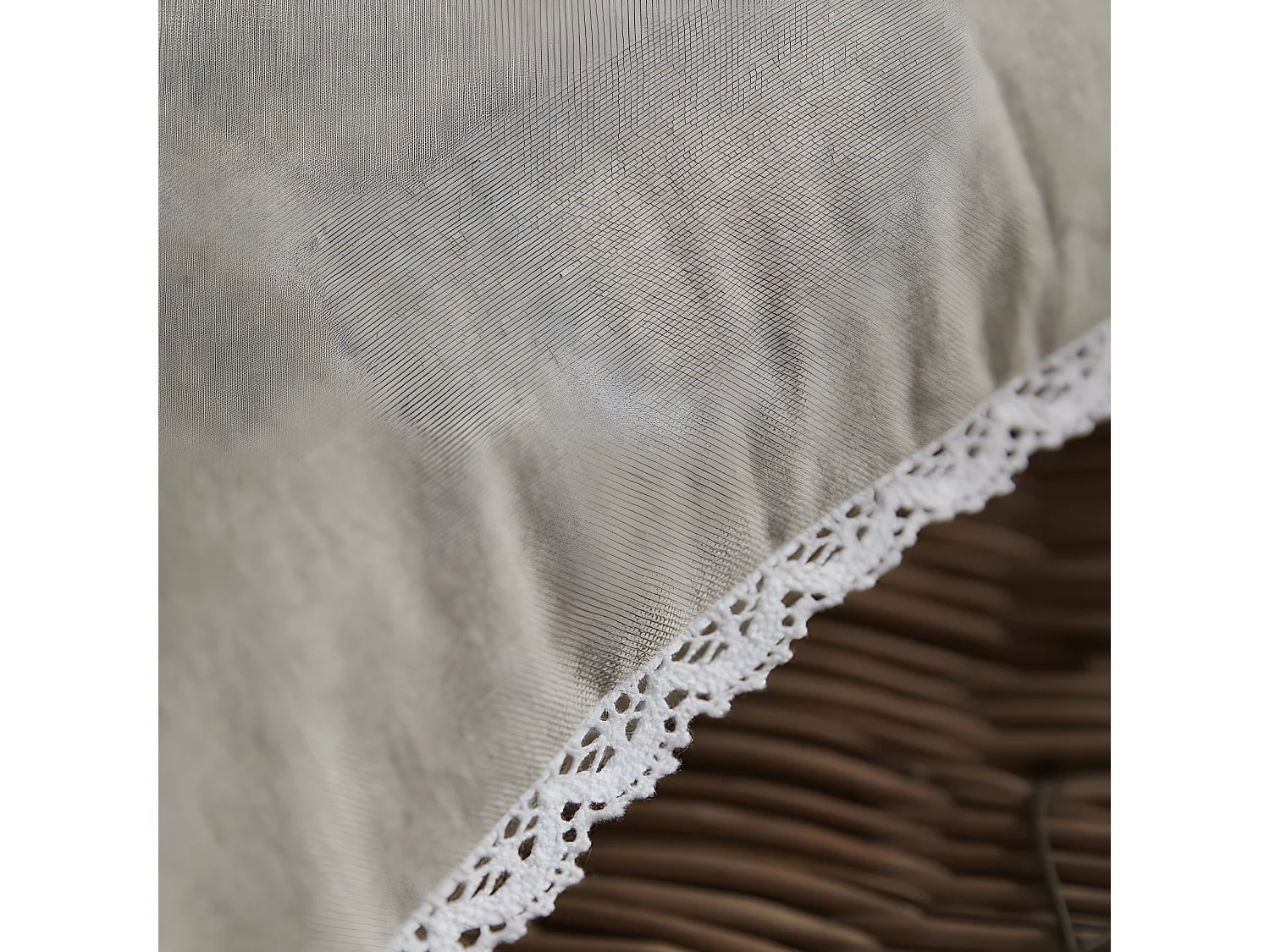 Coussin lisse avec appliques, garniture incluse, 100% coton. M/HomeLinen.09 40x40cm