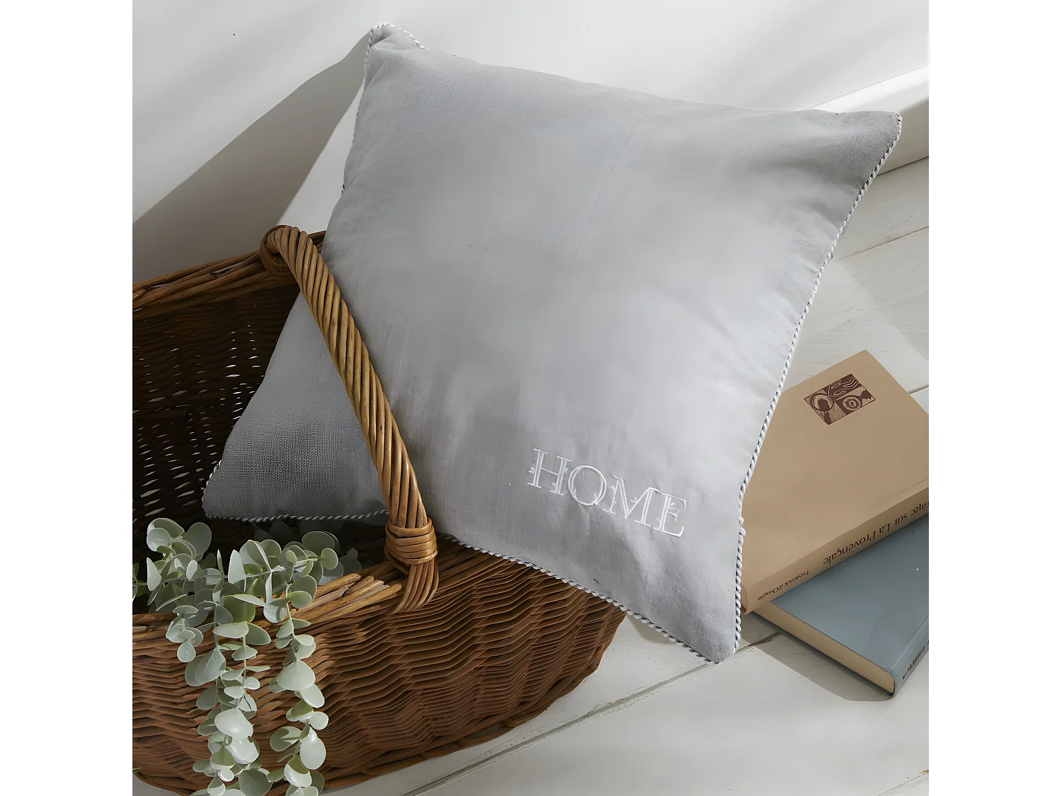 Cojín bordado y con apliques, relleno incluido, 100% algodón. M/HomeGris.15 40x40cm