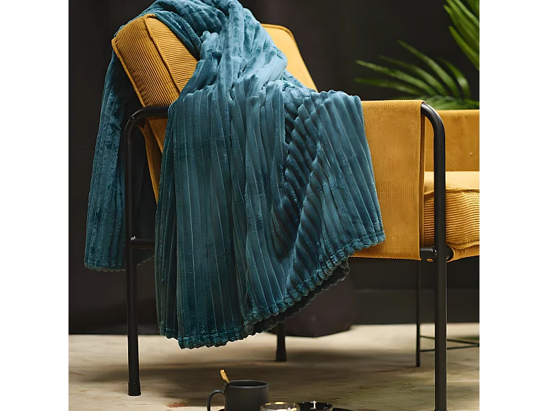 Couverture à carreaux pour le canapé au toucher soie, haute qualité et design en velours côtelé rayé gravure 150x200cm