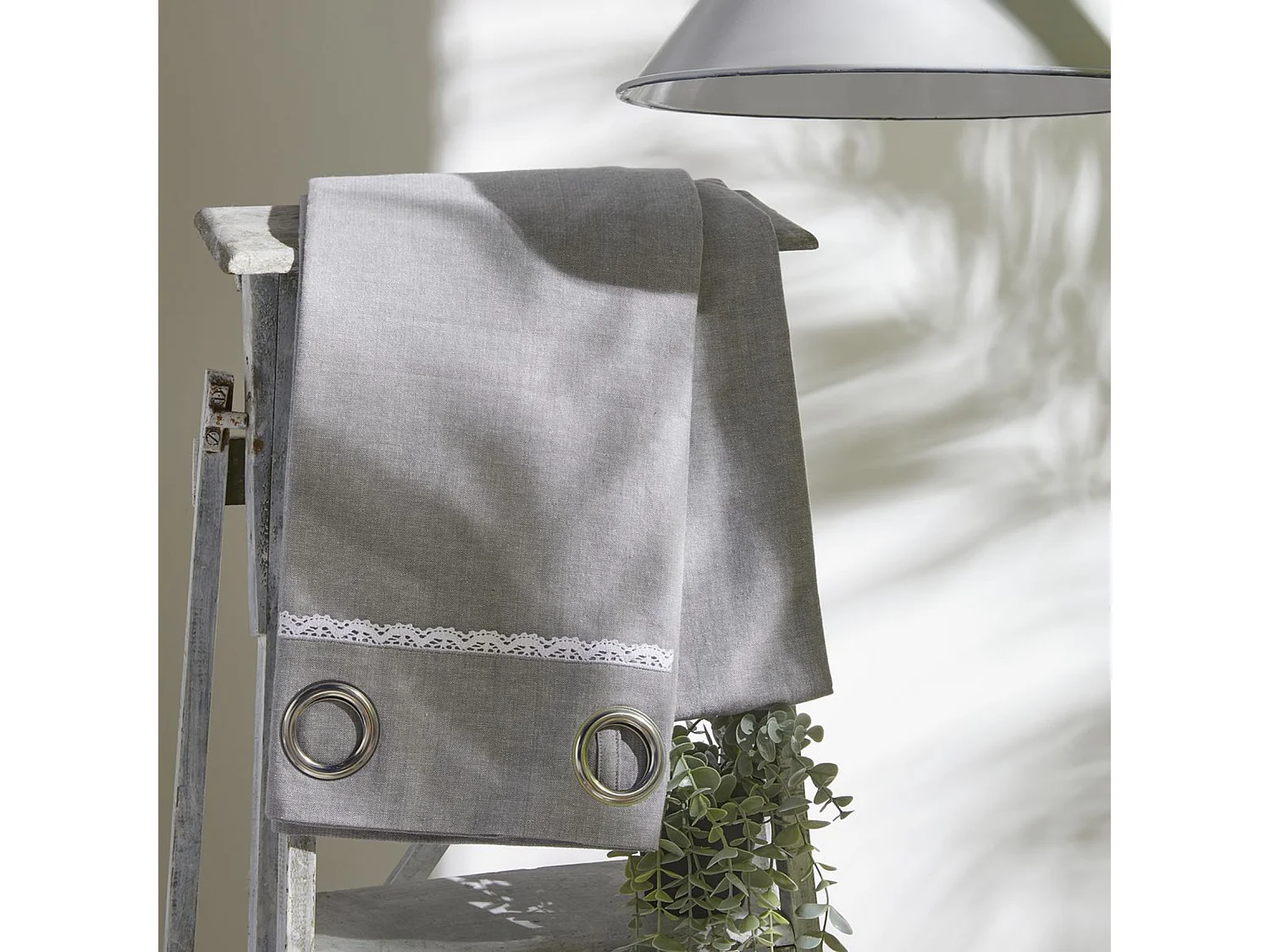 Ösenvorhang im romantischen Stil 140 x 240 cm