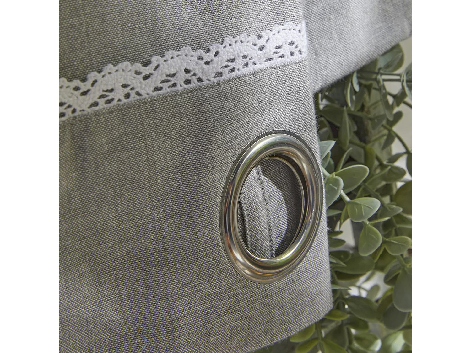 Ösenvorhang im romantischen Stil 140 x 240 cm